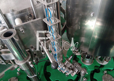 PET พลาสติกแก้ว 3 In 1 Monobloc เครื่องดื่มอัดลมเครื่องดื่มขวดน้ำเครื่องผลิต / อุปกรณ์ / โรงงาน / ระบบ