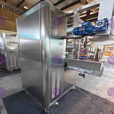 เครื่องติดฉลากแบบแขนเดียวอัตโนมัติ 150BPM 250BPM พร้อมอุโมงค์หด