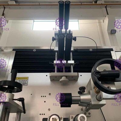 เครื่องติดฉลากอัตโนมัติสำหรับขวด PET 2 ลิตรและฝาขวด