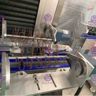 ดับเบิลขับรถสี่ใบที่ติดตั้งเครื่องติดฉลากขวดกับพานาโซนิคไดร์เวอร์