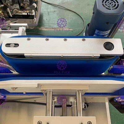 เครื่องติดฉลากกาวด้านเดียว 1800bph สำหรับขวดกลมขนาดเล็ก