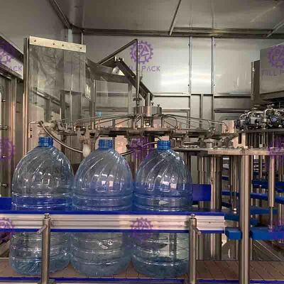 6 หัว 600BPH บรรจุขวดน้ำดื่ม Mchine แบบสัมผัสหน้าจอพร้อม Capper