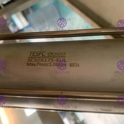 300BPH เครื่องบรรจุน้ำอัตโนมัติ 5 แกลลอนสำหรับสายการผลิตน้ำดื่ม 18.9L บาร์เรล