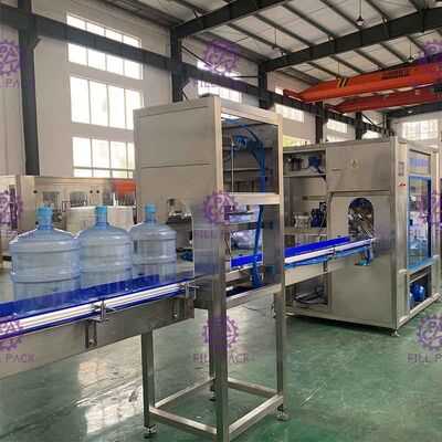 เครื่องบรรจุน้ำอัตโนมัติ 5 แกลลอน 200BPH สำหรับน้ำดื่ม
