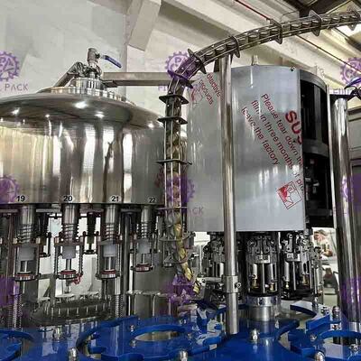 เครื่อง 10000BPH ไม่อัดลมพลาสติกน้ำ Bottling ด้วย CIP ทำความสะอาดหัว