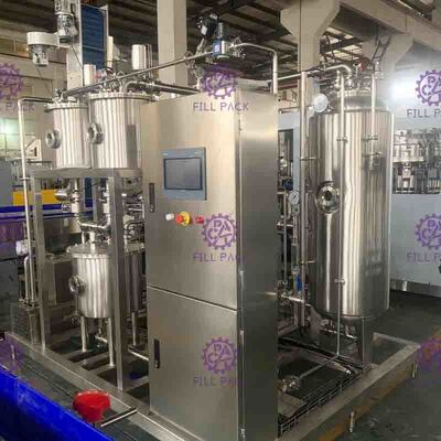 อัตราส่วนสูงน้ำอัดลมเครื่องทำ 9000L / H ด้วย CO2 เครื่องดื่ม