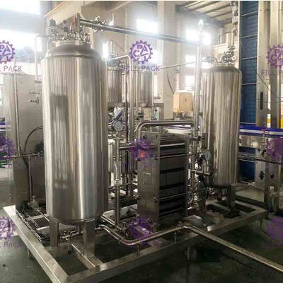 อัตราส่วนสูงน้ำอัดลมเครื่องทำ 9000L / H ด้วย CO2 เครื่องดื่ม