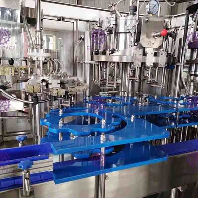 เครื่องดื่มอัดลมเครื่องดื่มขวดแก้วพลาสติก PET 3 ใน 1 เครื่องบรรจุขวด Monobloc / อุปกรณ์ / สาย / พืช / ระบบ