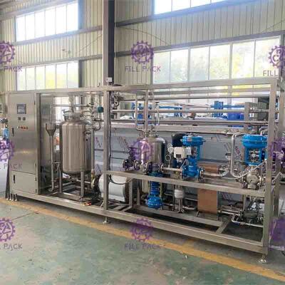 สายการผลิตน้ำผลไม้ผสมเครื่องดื่มรส 7000L / H พร้อมเครื่องนึ่งฆ่าเชื้อจาน UHT