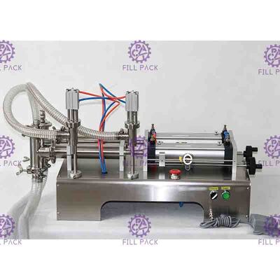 เครื่องบรรจุของเหลวนิวเมติกหัวคู่ 1000BPH เครื่องดื่ม