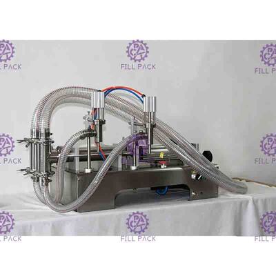เครื่องบรรจุของเหลวนิวเมติกหัวคู่ 1000BPH เครื่องดื่ม