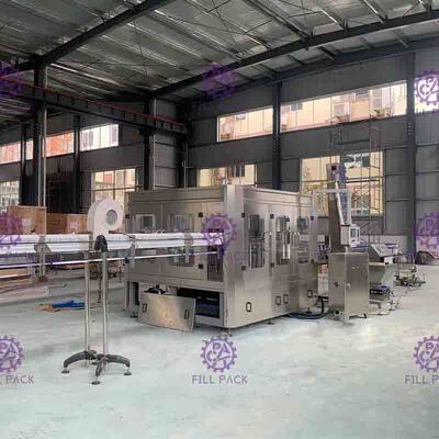 PLC ควบคุมน้ำสายการผลิตขวดพลาสติก 15000BPH เครื่อง Monoblock ไส้