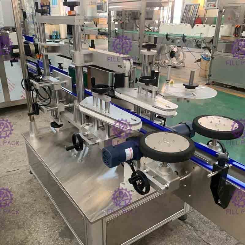 กาวตนเอง PET / สติกเกอร์พลาสติกขวดแบนสแควร์การติดฉลาก / เครื่อง Labeler / อุปกรณ์ / โรงงาน / ระบบ