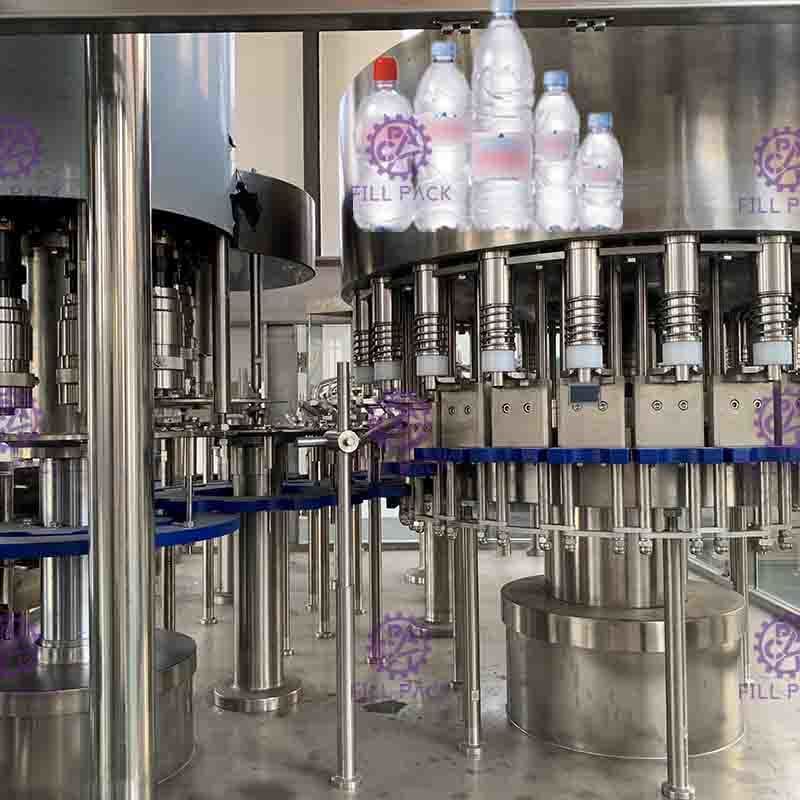 3 ใน 1 Monoblock พลาสติกขวดบรรจุเครื่องสำหรับน้ำแร่ 18 หัว