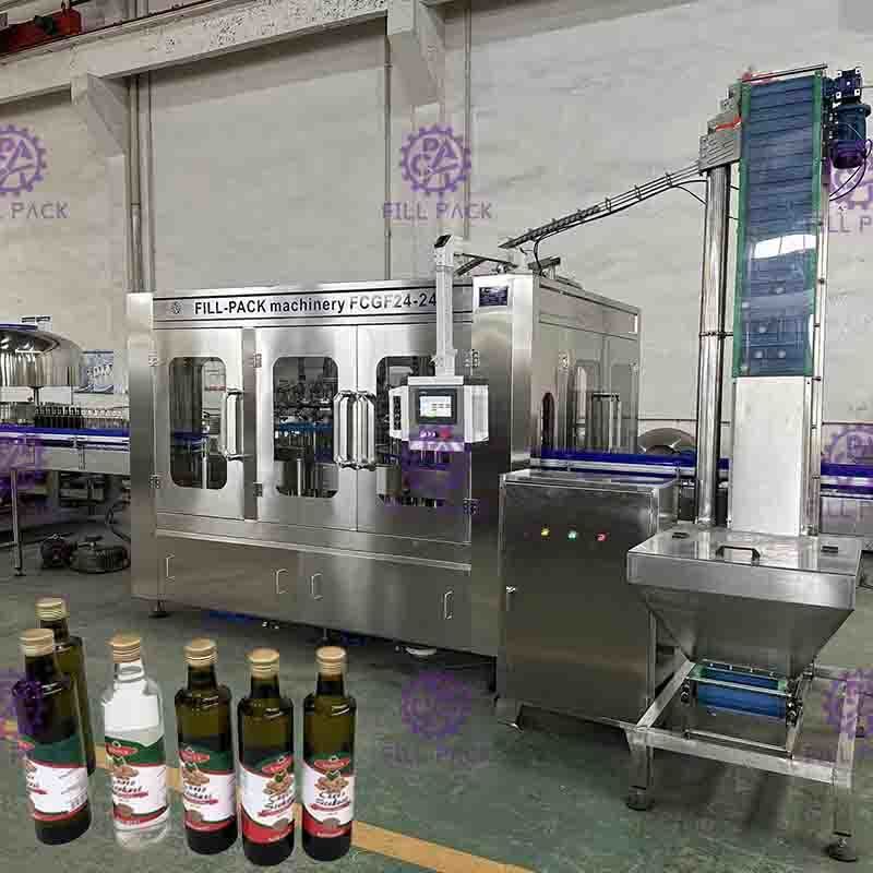เครื่องบรรจุขวดซีอิ๊ว 3000BPH พร้อมถังเก็บรักษาความร้อน